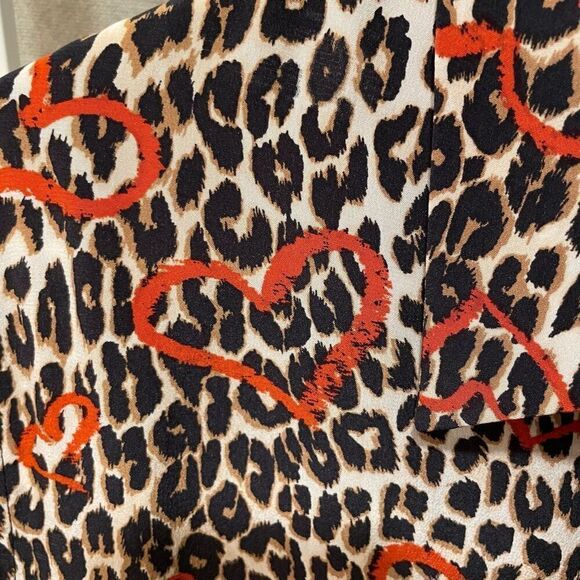 Equipment Femme Button Up Blouse M Silk Leopard Print Lipstick Heart Mob Wife - Picture 9 of 10
